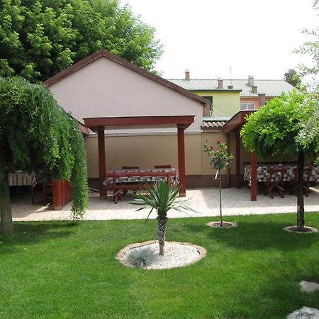 فيلا Szegfu Apartman Hajdúszoboszló المظهر الخارجي الصورة