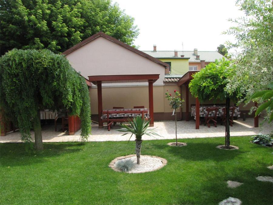 فيلا Szegfu Apartman Hajdúszoboszló المظهر الخارجي الصورة