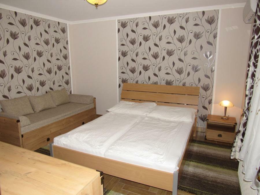 فيلا Szegfu Apartman Hajdúszoboszló المظهر الخارجي الصورة