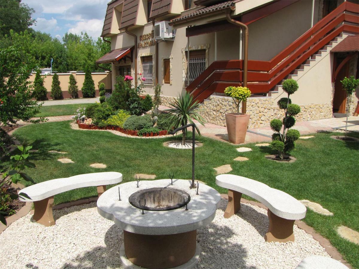 فيلا Szegfu Apartman Hajdúszoboszló المظهر الخارجي الصورة